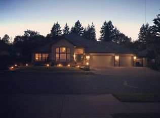3884 Meadow View Dr, Eugene, OR 97408