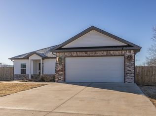 39 W Chikasaw Rd, Farmington, AR 72730
