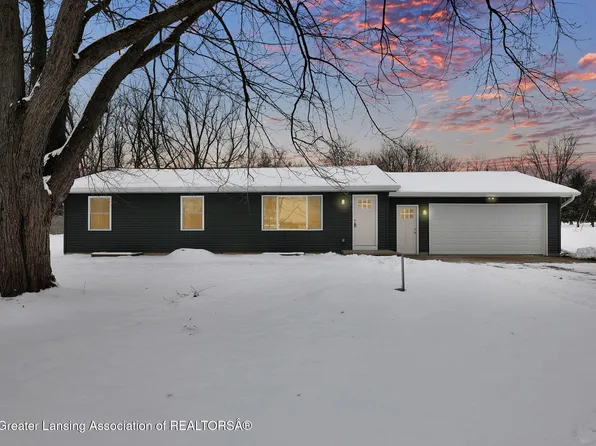 56 S Onondaga Rd, Mason, MI 48854