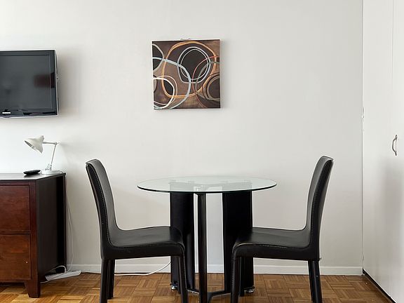 2nd image of 350 W 50th St APT 4PP
