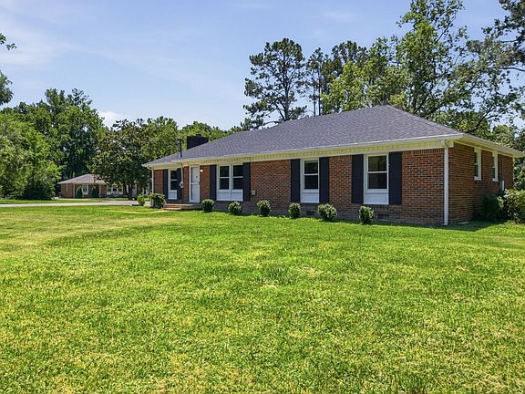 3rd image of 202 Derby Ln