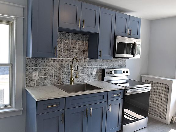 2nd image of 412 W Magnolia Ave