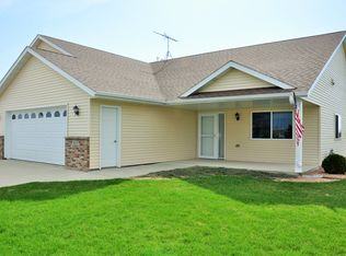 522 Memorial Dr SW, Blooming Prairie, MN 55917
