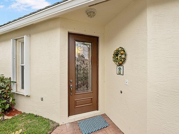 3rd image of 865 SW Rocky Bayou Terrace