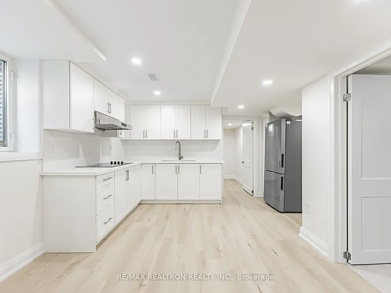 91 McRoberts Cres — Photo 8
