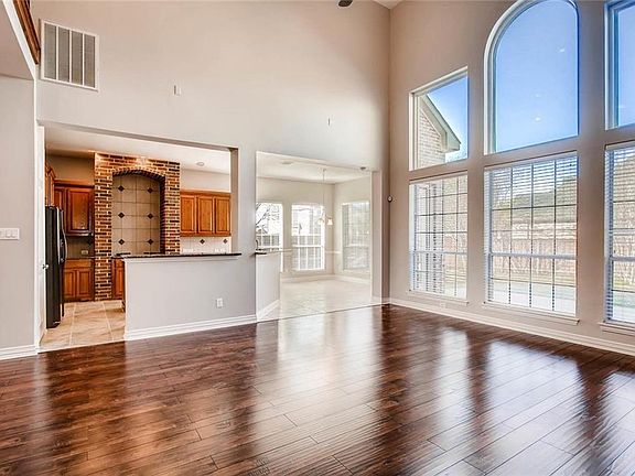 4th image of 2020 Westminster Ct