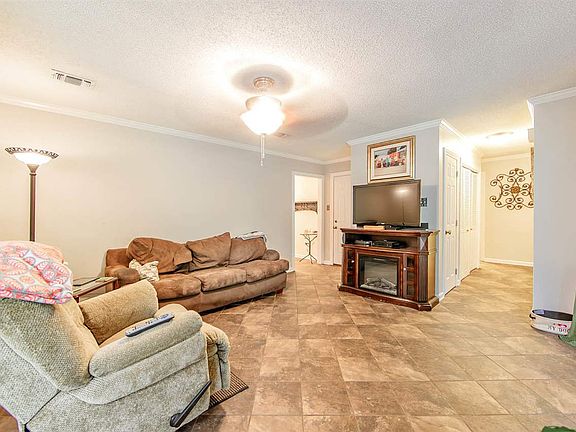 3rd image of 206 Lafayette Woods Blvd