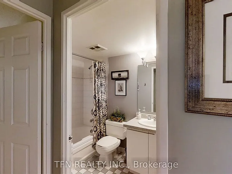 801 King St W #712 — Photo 8