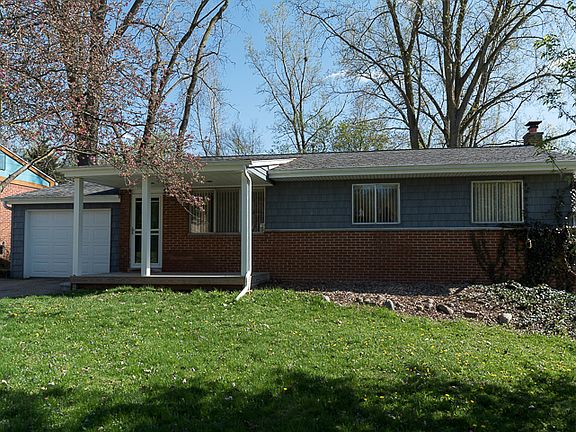 2nd image of 362 Larkspur St