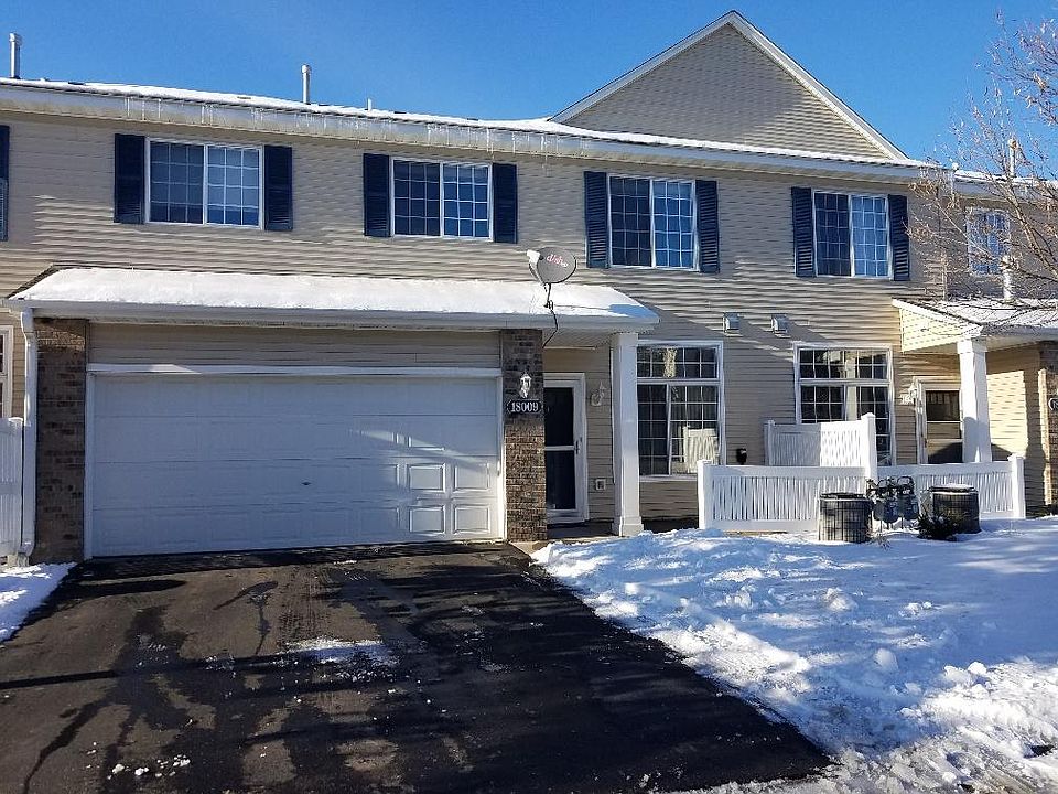 Conveniently located Maple Grove town home.