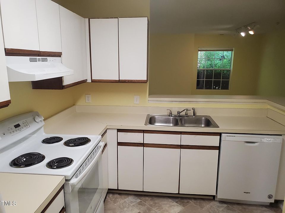 1st image of 4907 Hollenden Dr APT 105