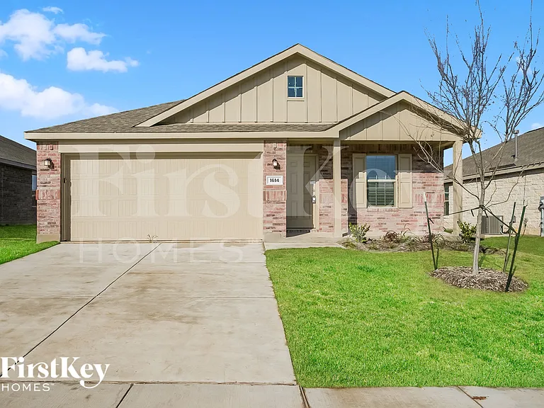 1614 River Crossing Dr — Photo 1