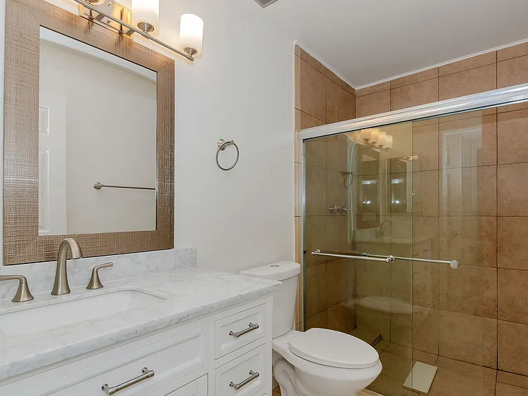 2720 N Beverly Ave — Photo 17