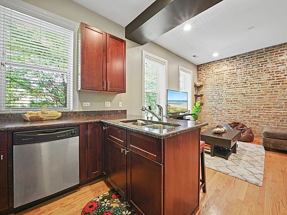 4th image of 2657 W Cortez St #3