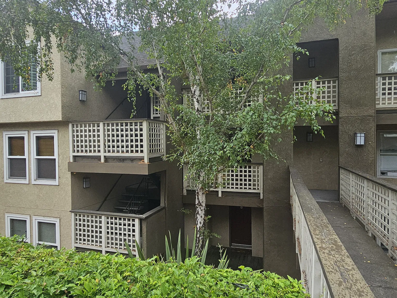 2 bed, 906 sqft, $2,700 — Photo 1