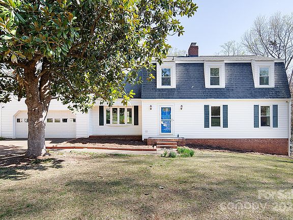 2nd image of 916 Rollingwood Dr