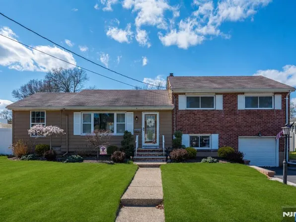 54 Harrison St, Dumont, NJ 07628