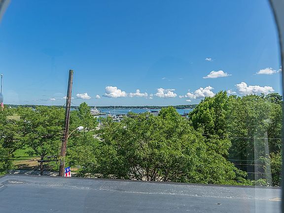 4th image of 124 Front St