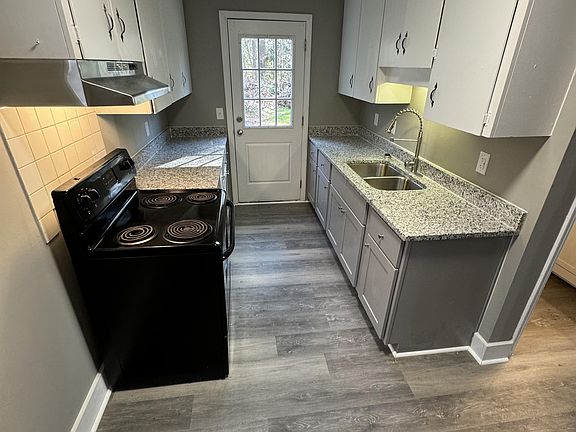 3rd image of 121 Aqua Ct