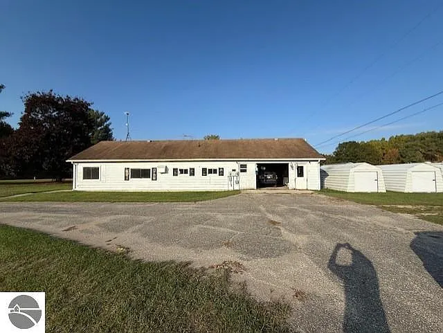 10969 E Lake Montcalm Rd photo 1