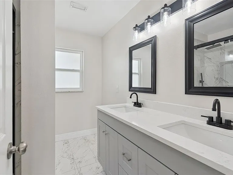 210 E Palm St — Photo 14
