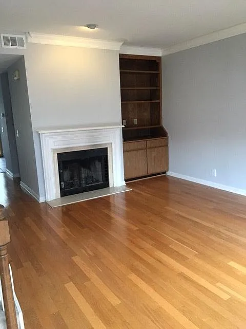 2 bed, 2.5 bath, 1332 sqft, $2,295 — Photo 2