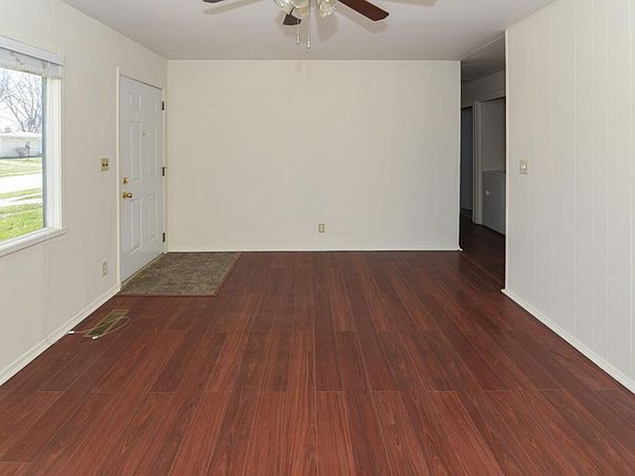5th image of 1129 Davis Dr