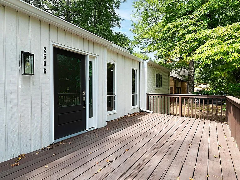 2506 Kingsley Dr NE — Photo 8