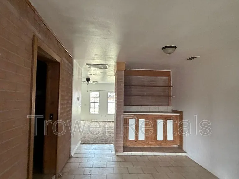 406 San Jacinto St — Photo 27