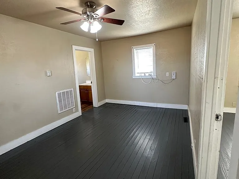 4331 S Polk St — Photo 8