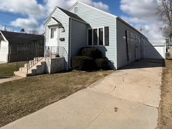 2110 Lincoln St, Two Rivers, WI 54241