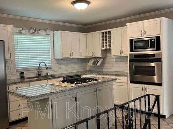 4th image of 612 W Meadecrest Dr