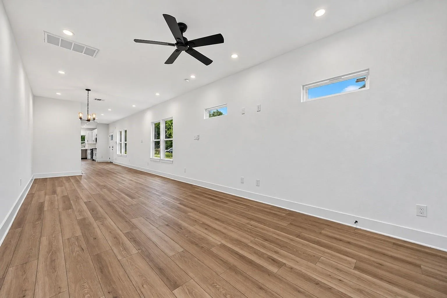 3 bed, 2.5 bath, 1644 sqft, $1,795 — Photo 4