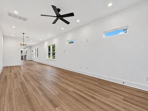 4th image of 7903 Sunnyhill St