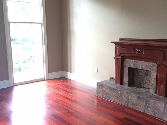 3rd image of 1023 Taylor St