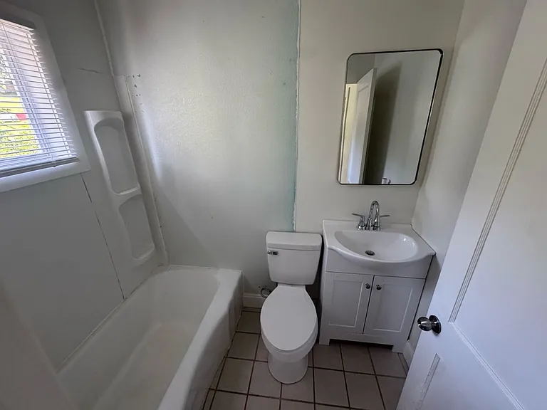 141 Massey St — Photo 6