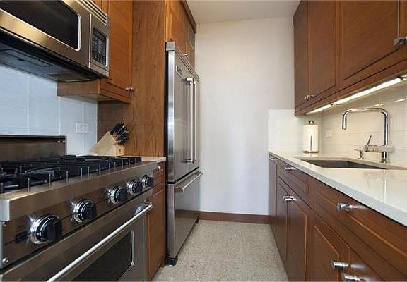 5th image of 250 E 40th St APT 15B
