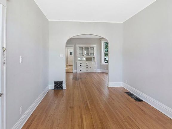 3rd image of 1619 W Berwyn Ave #1