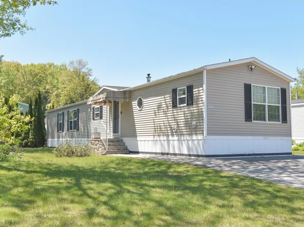 8 Jordan Drive, Lisbon, ME 04252