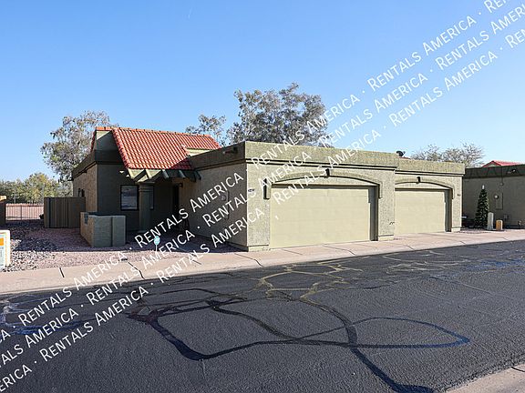 3rd image of 1413 N Oak St