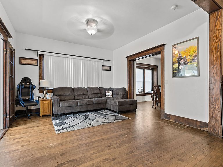Listing photo 5