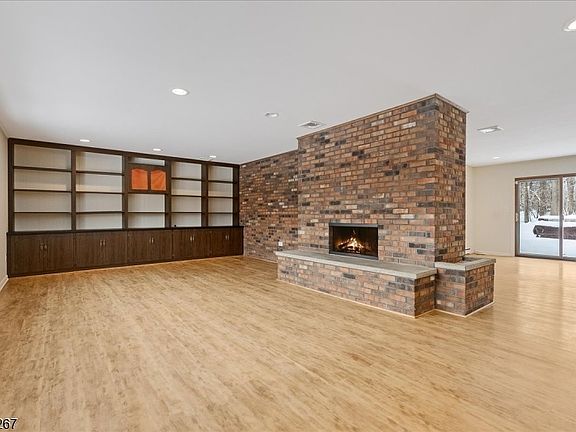 5th image of 131 Ridge Rd