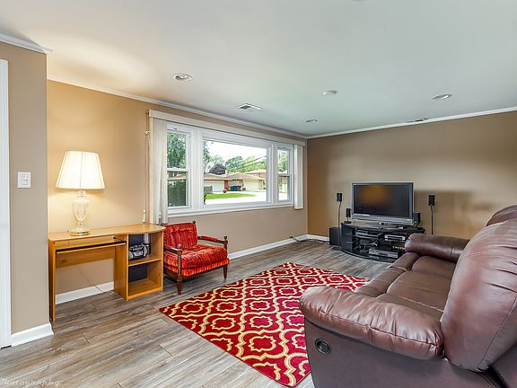 3rd image of 5132 Oak Center Dr