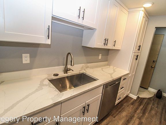 4th image of 9809 NE 124th St #307
