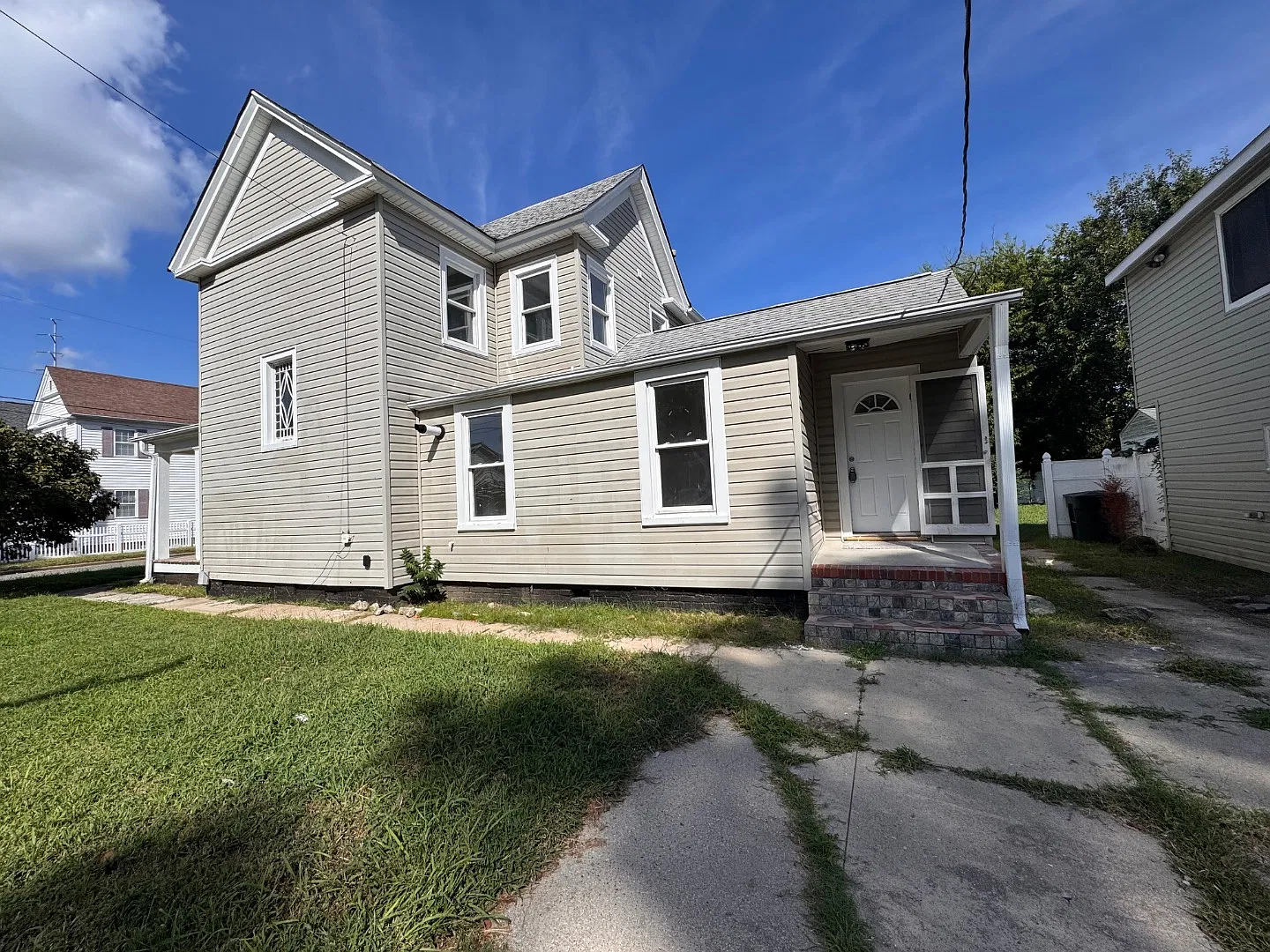 304 Poplar Ave — Photo 2