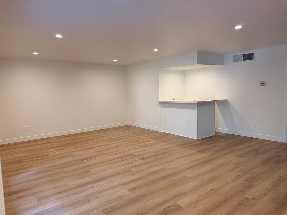 4304 Babcock Ave #103