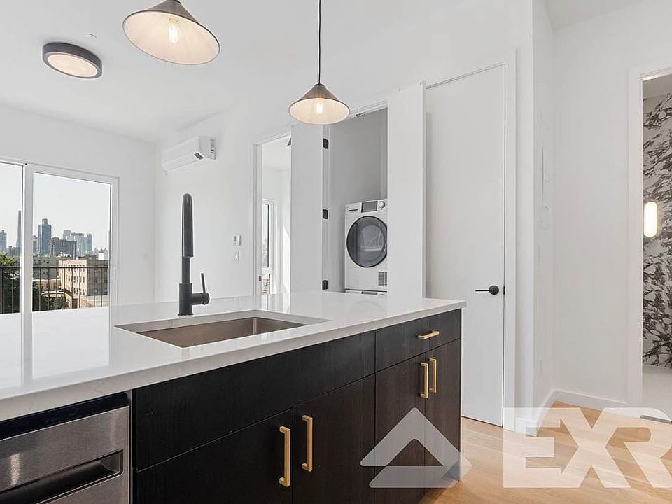 1st image of 11-14 35th Ave #322
