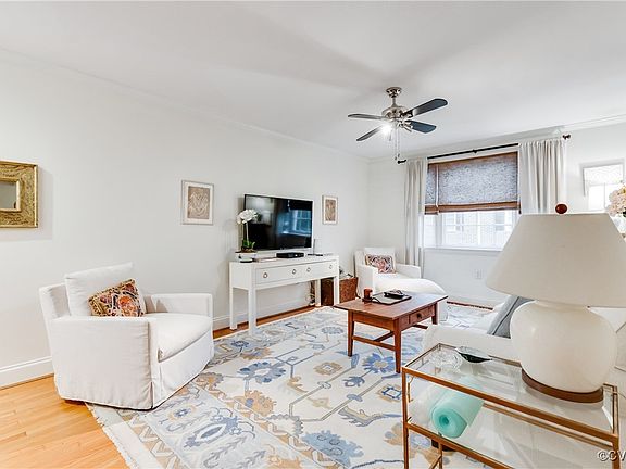 4th image of 33 W Locke Ln #U8