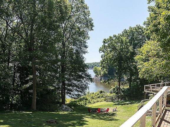 3rd image of 3693 Quarry Heights Ln NE