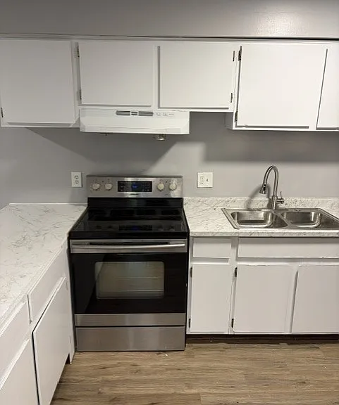 Dolson Arms Apartments — Photo 24